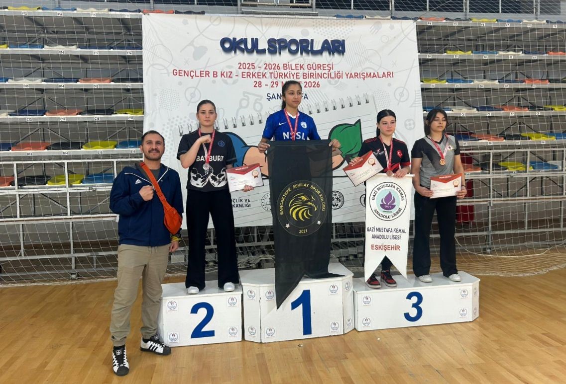 Bayburtlu öğrenciler bilek güreşinde Türkiye dereceleri elde etti
