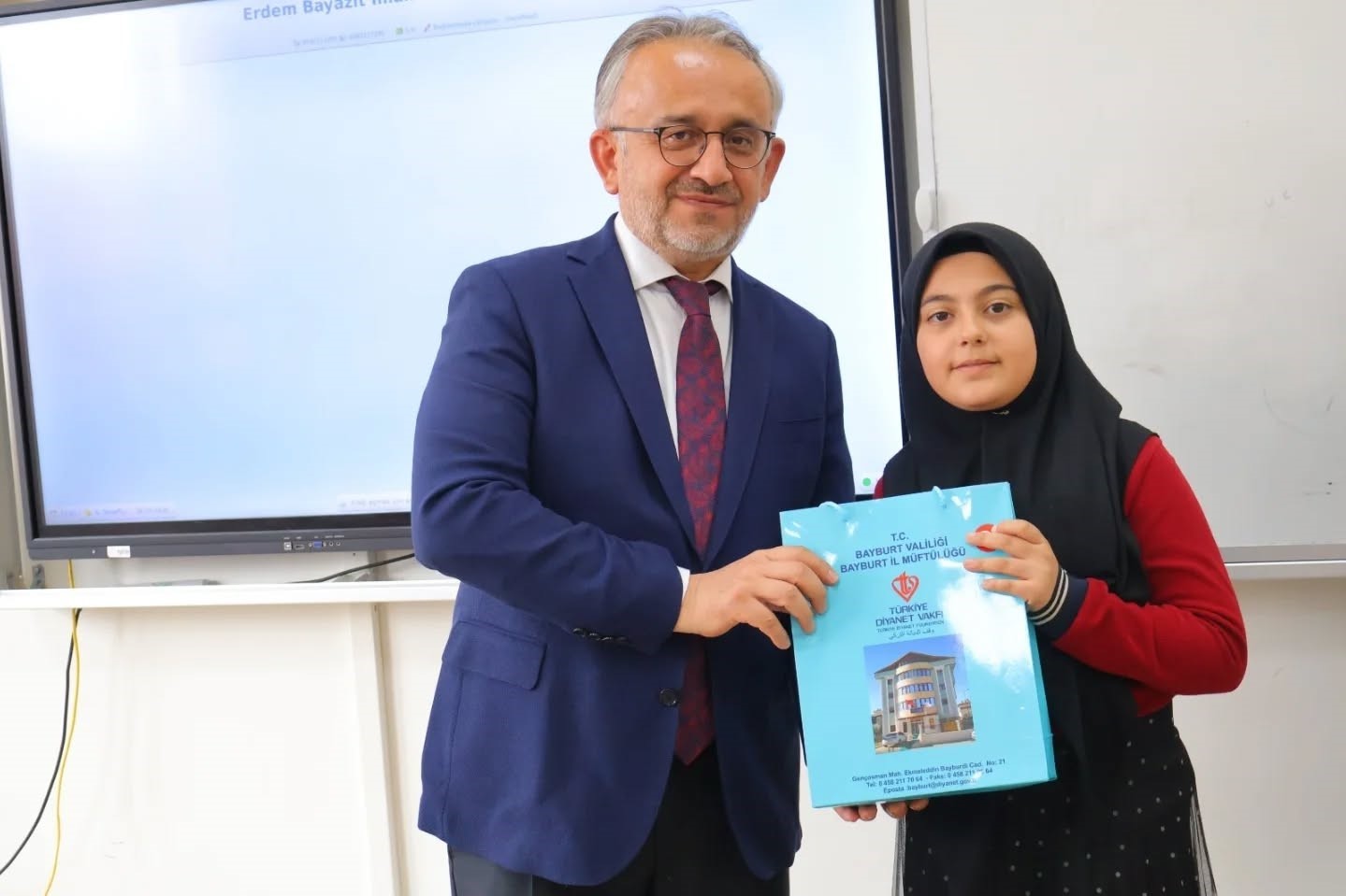 Bayburtlu öğrenciler Kur’an-ı Kerim’i güzel okuma yarışmalarında bölge birincisi oldu
