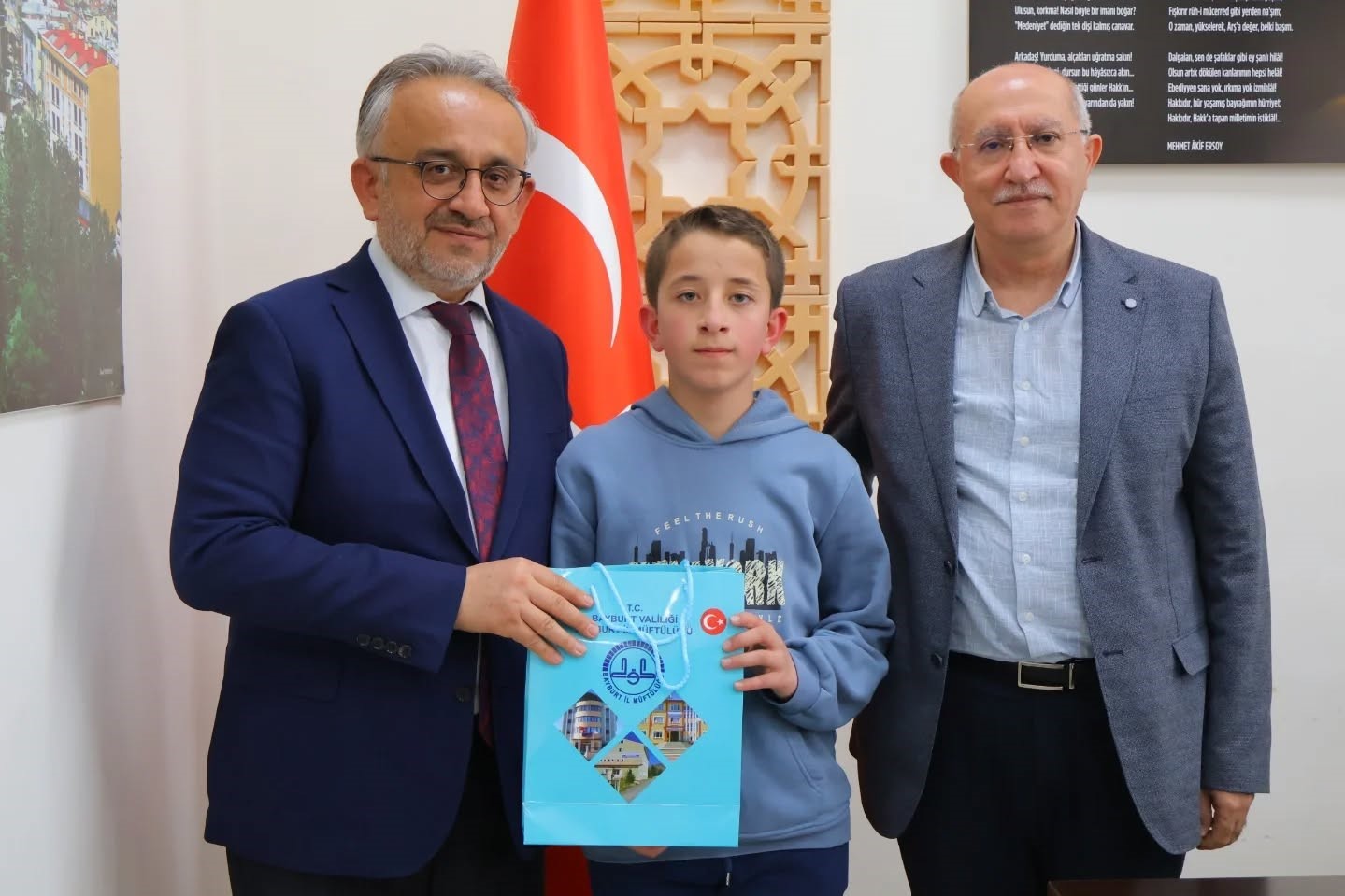 Bayburtlu öğrenciler Kur’an-ı Kerim’i güzel okuma yarışmalarında bölge birincisi oldu
