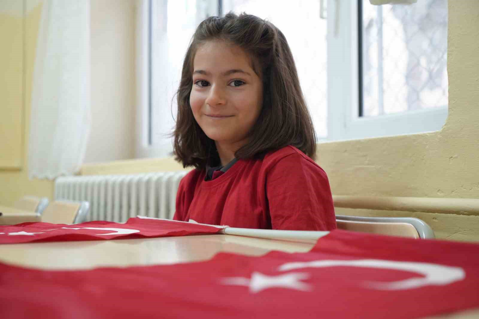 Bayburt’ta 14 bin 319 öğrenci ‘Bayrak Sevgisi’ temasıyla ikinci döneme başladı
