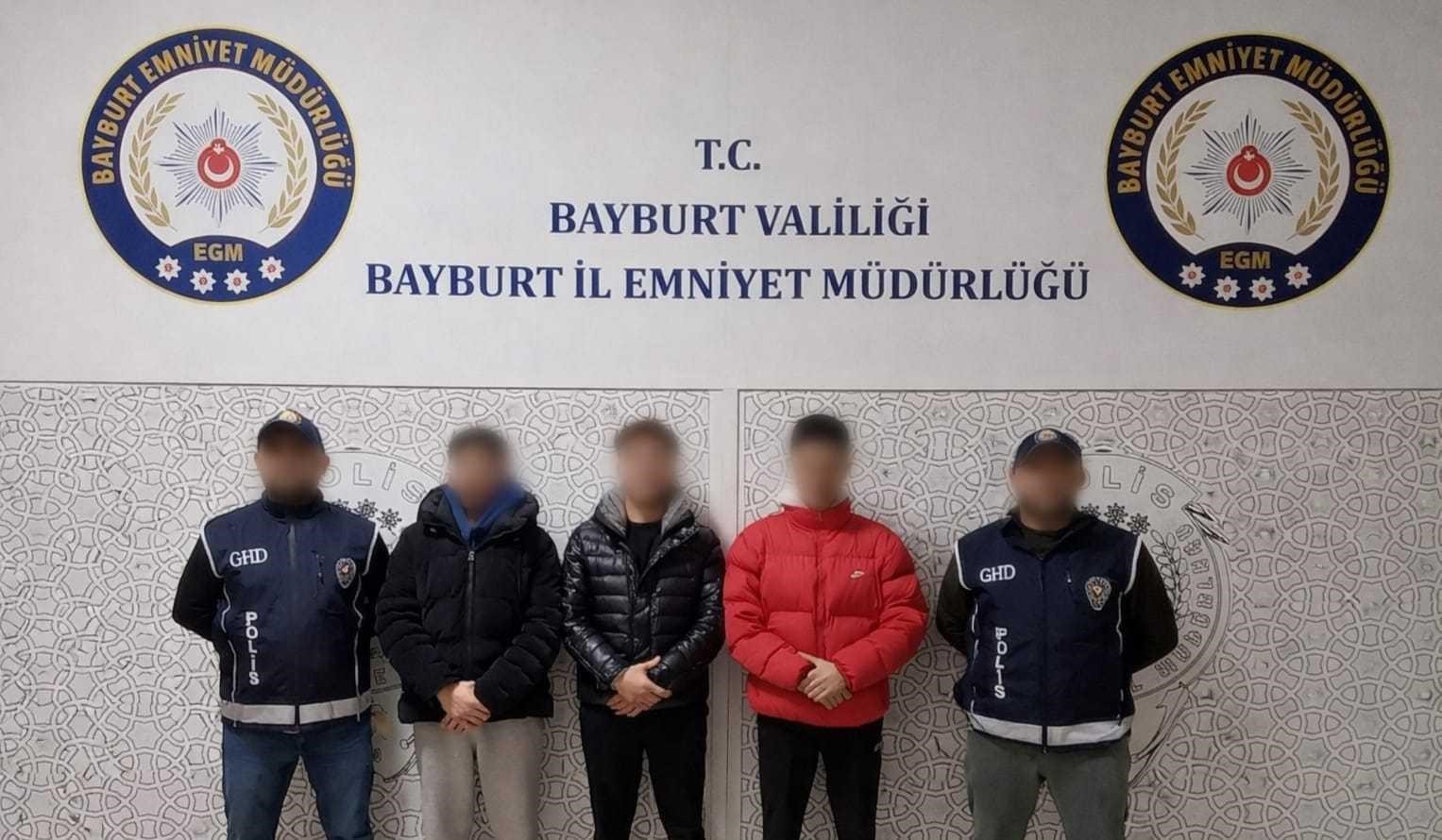 Bayburt’ta 8 düzensiz göçmen ile 3 şüpheli yakalandı
