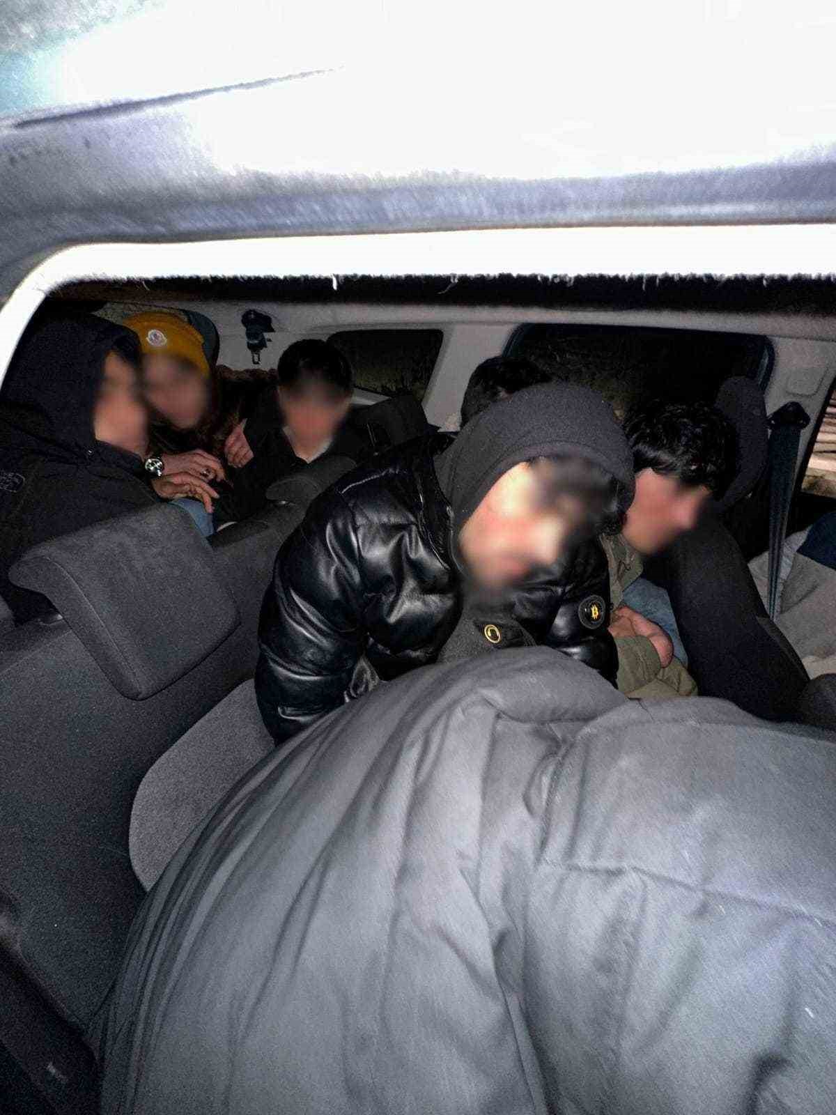 Bayburt’ta 8 düzensiz göçmen ile 3 şüpheli yakalandı
