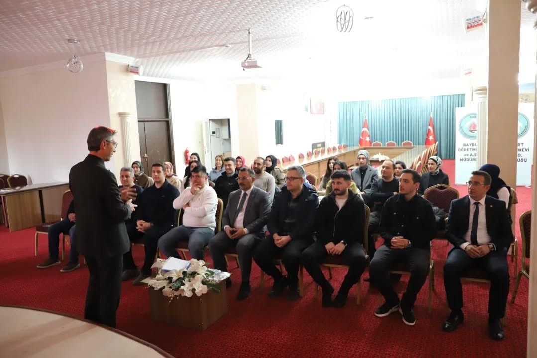 Bayburt’ta aday öğretmenler için uyum semineri başladı
