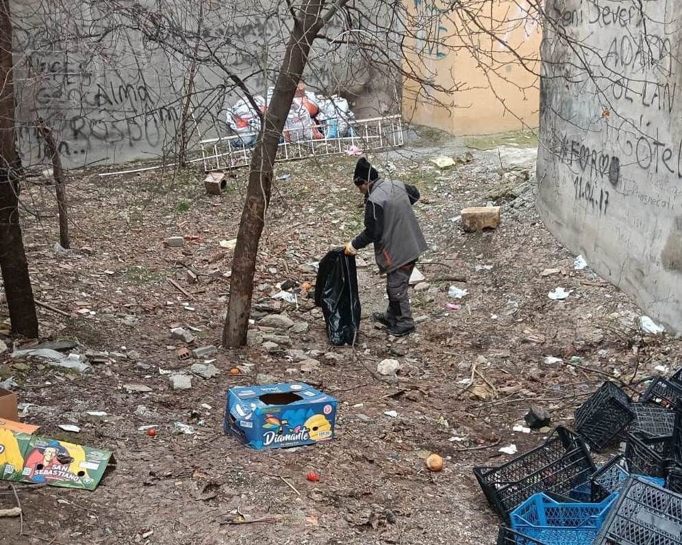 Bayburt’ta bahar temizliği sürüyor
