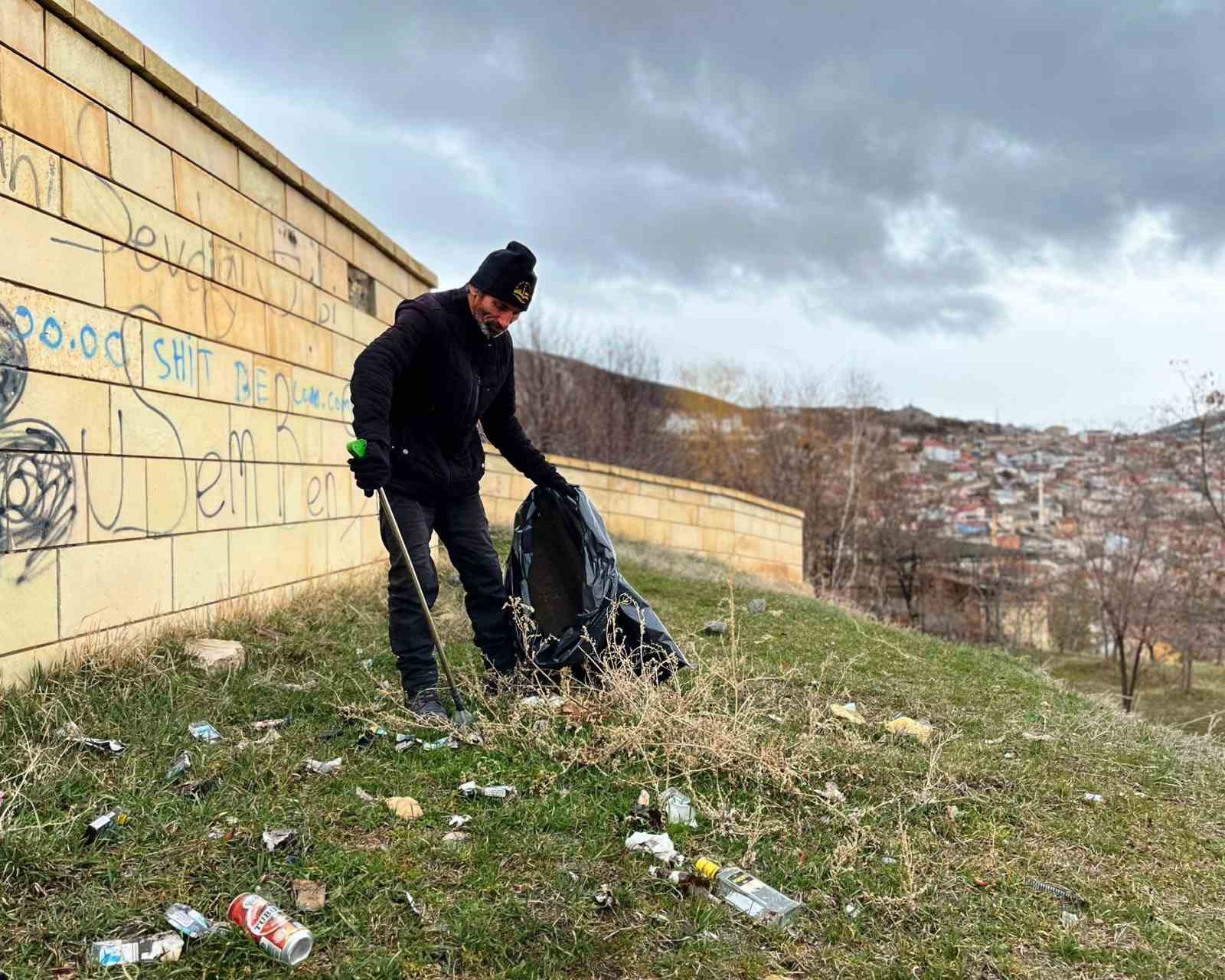 Bayburt’ta bahar temizliği sürüyor
