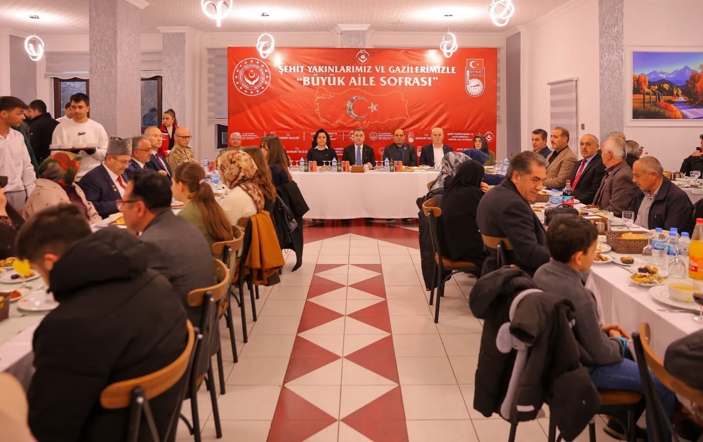 Bayburt’ta "Büyük Aile Sofraları" iftarı şehit aileleri ve gazilerle paylaşıldı
