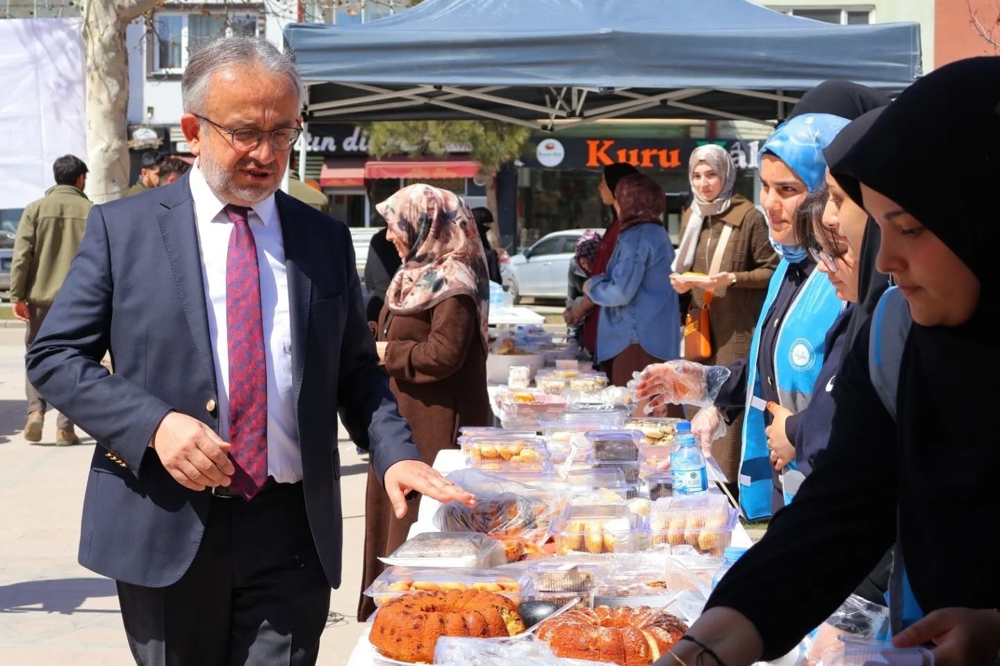 Bayburt’ta evlilik hazırlığındaki gençlere destek için hayır çarşıları açıldı
