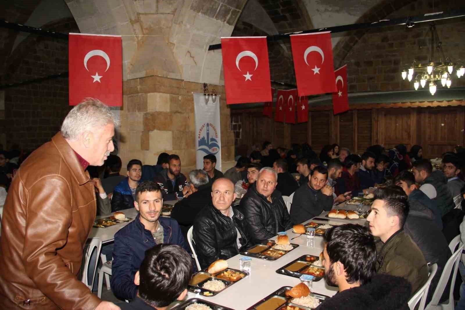 Bayburt’ta geleneksel iftar sofrası tarihi Taşhan’da kuruluyor
