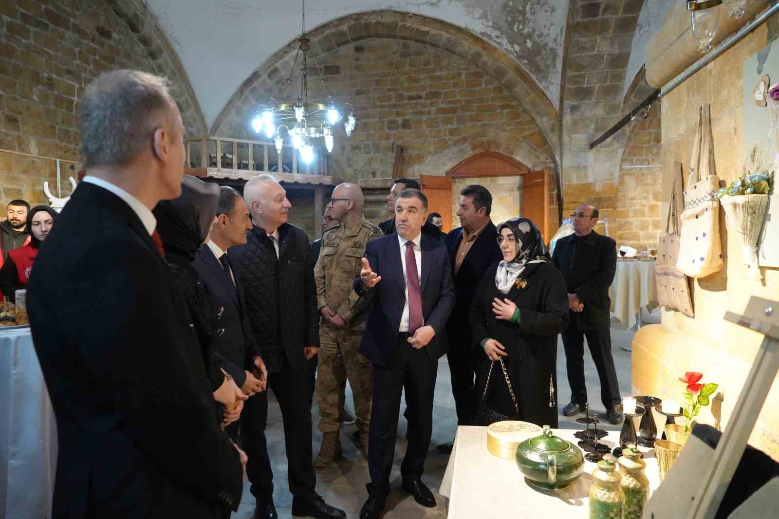 Bayburt’ta geri dönüşüm malzemeleri kadın eliyle sanata dönüştü
