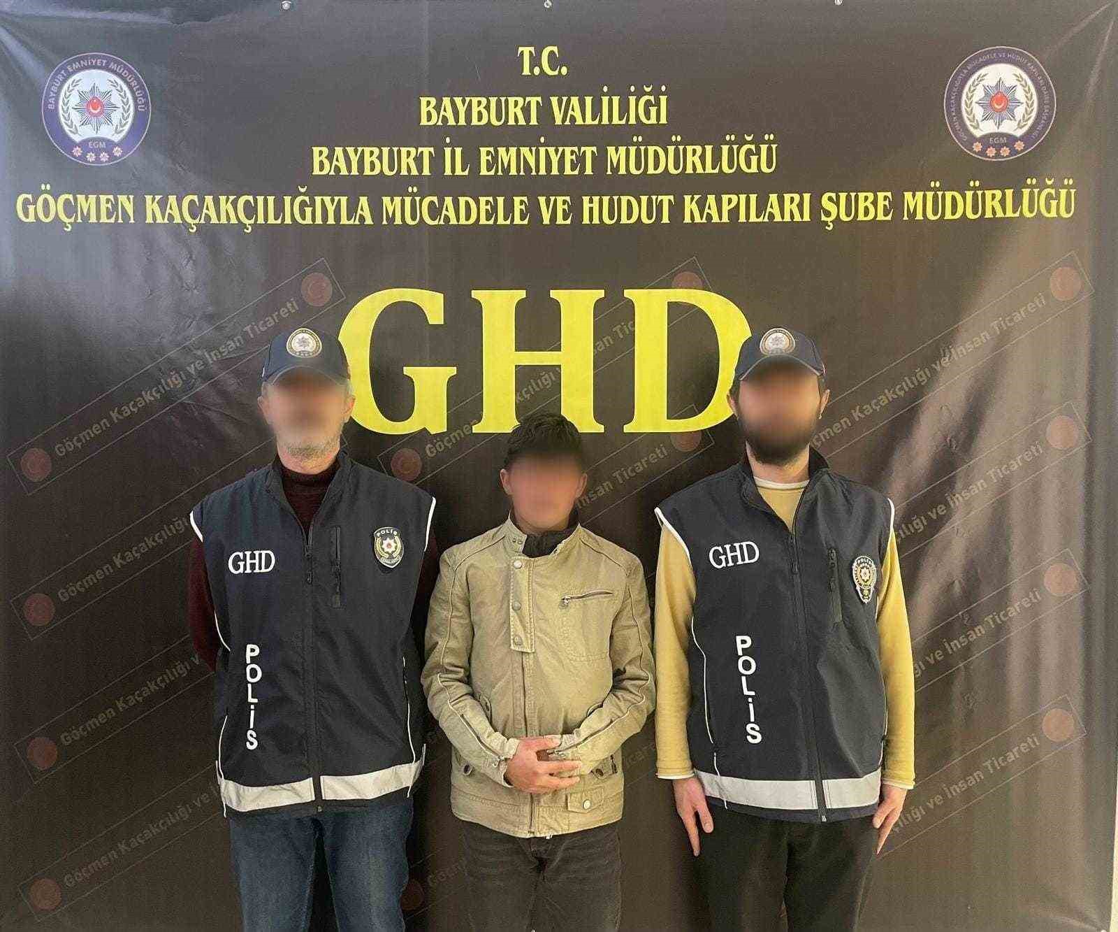 Bayburt’ta göçmen kaçakçılığı operasyonunda 5 düzensiz göçmen ile 5 şüpheli yakalandı
