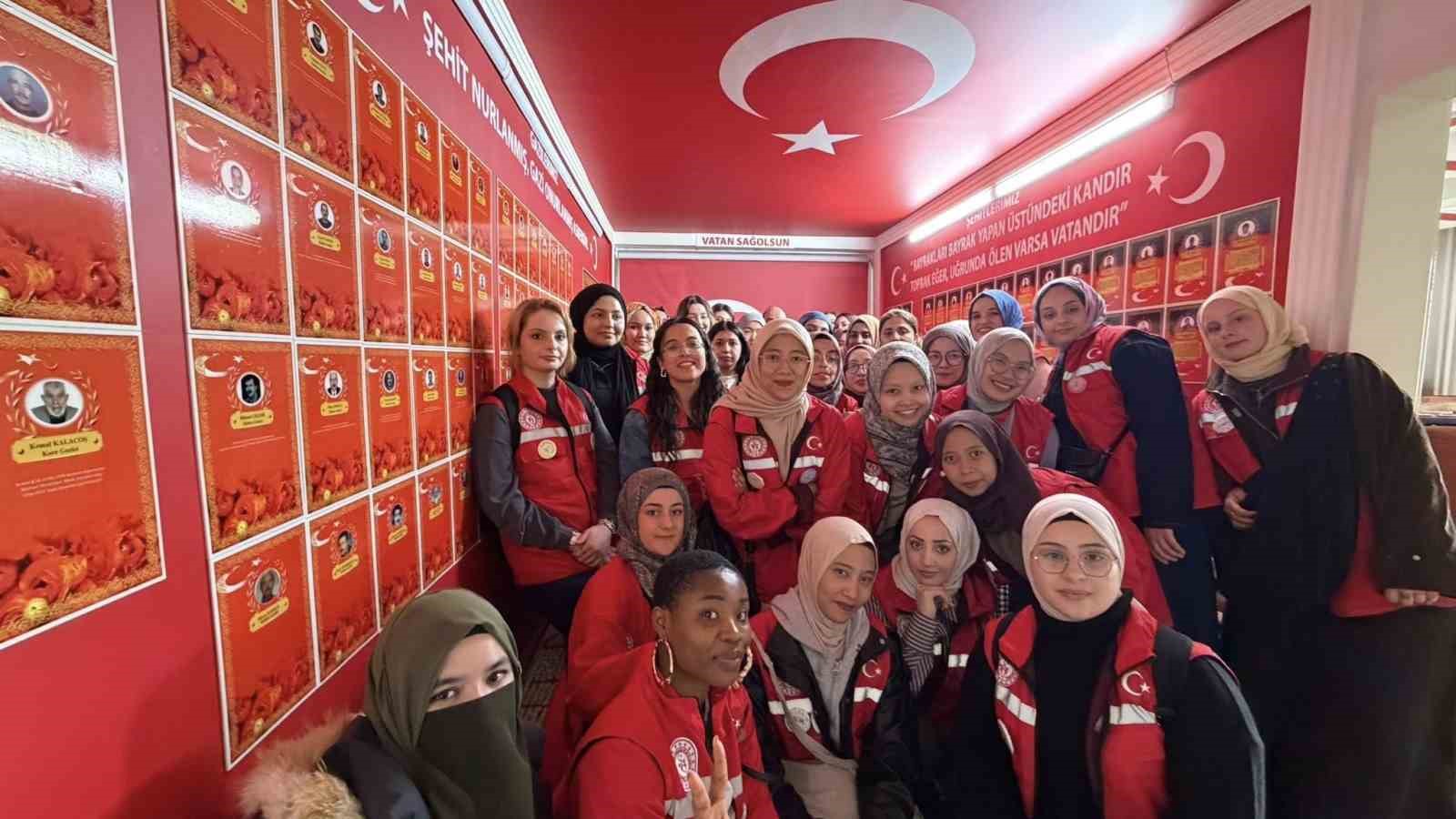 Bayburt’ta gönüllü gençler tarih ve doğayla buluştu
