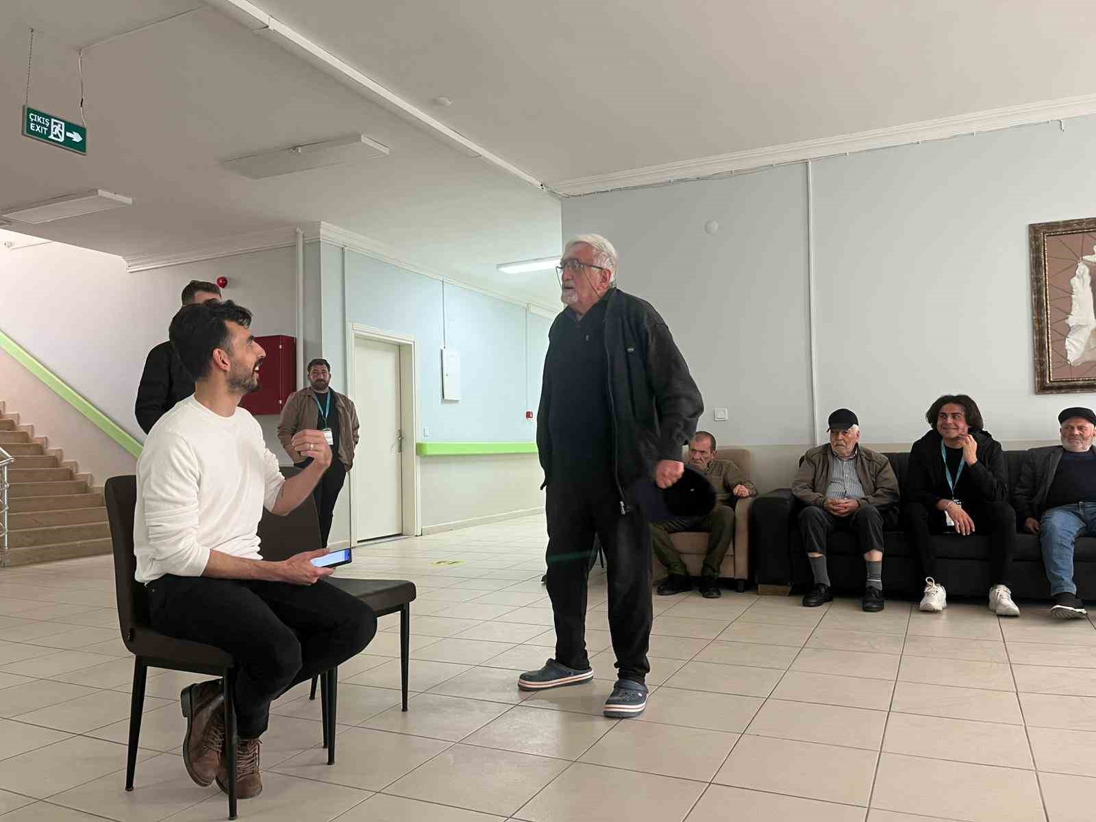 Bayburt’ta huzurevi sakinlerine akılcı ilaç kullanımı anlatıldı
