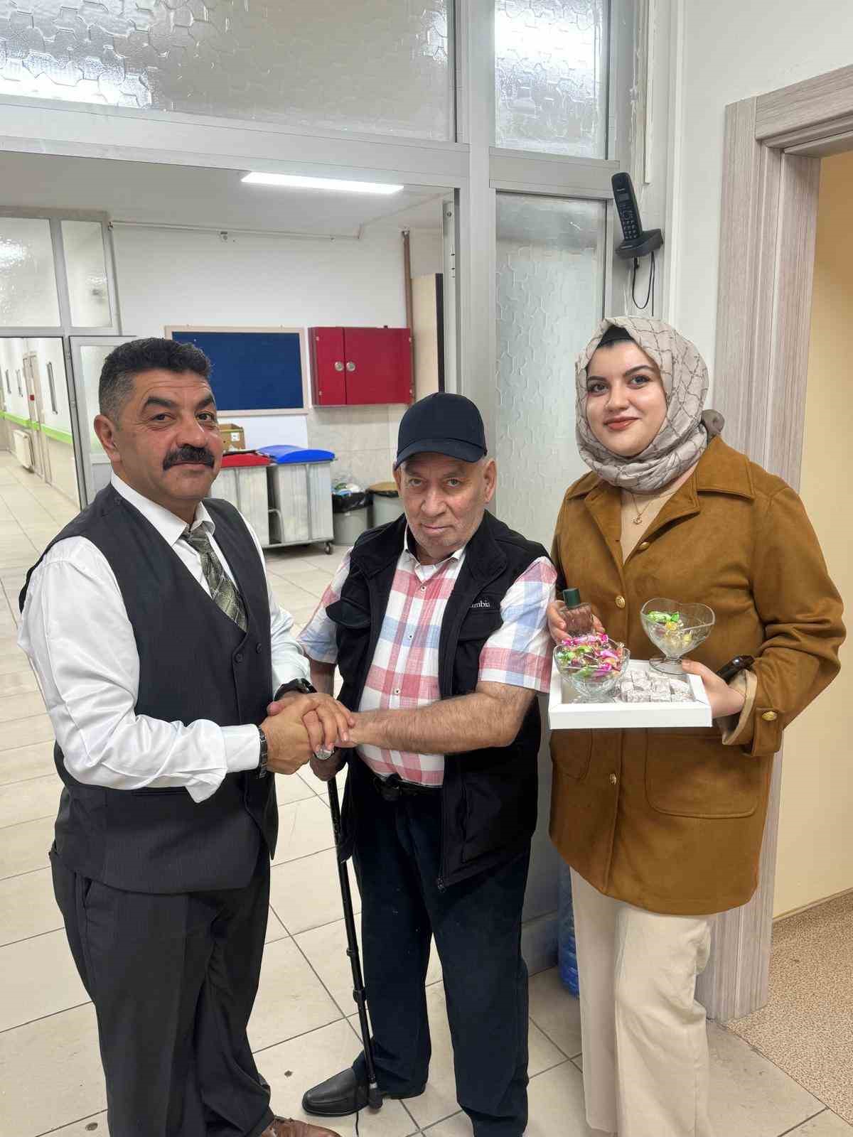 Bayburt’ta huzurevi sakinlerinin bayramı kutlandı
