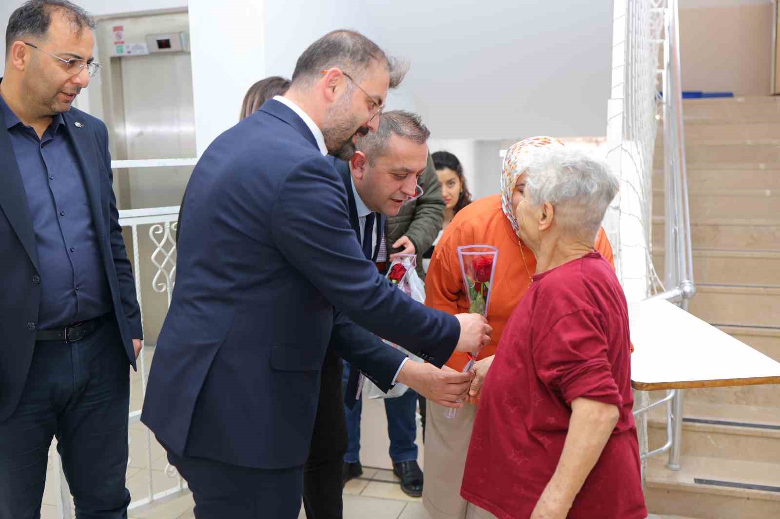 Bayburt’ta huzurevi sakinlerinin Yaşlılar Haftası kutlandı
