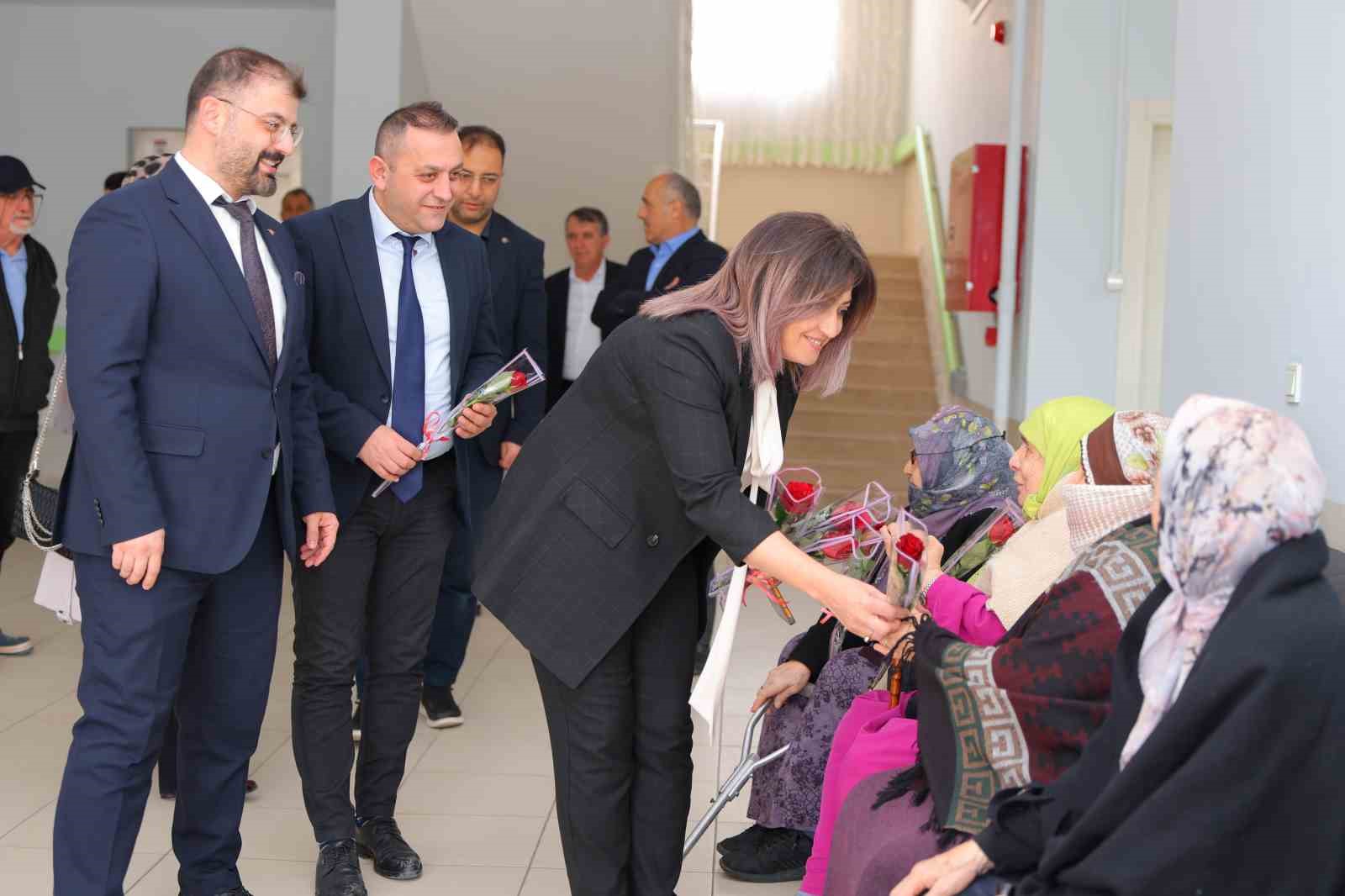 Bayburt’ta huzurevi sakinlerinin Yaşlılar Haftası kutlandı
