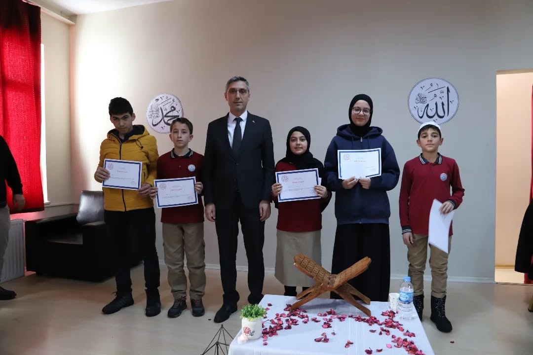 Bayburt’ta imam hatip ortaokulları arasında mesleki yarışmalar düzenlendi
