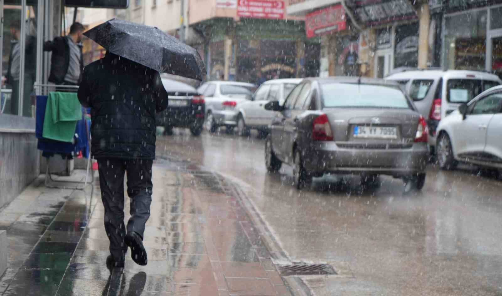 Bayburt’ta kar sürprizi: Kış yeniden yüzünü gösterdi
