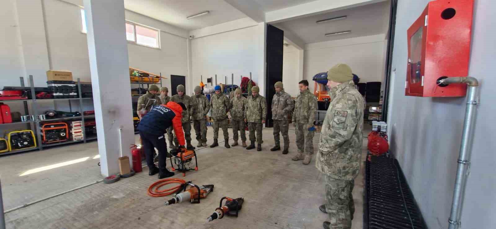 Bayburt’ta komandolara arama kurtarma eğitimi verildi
