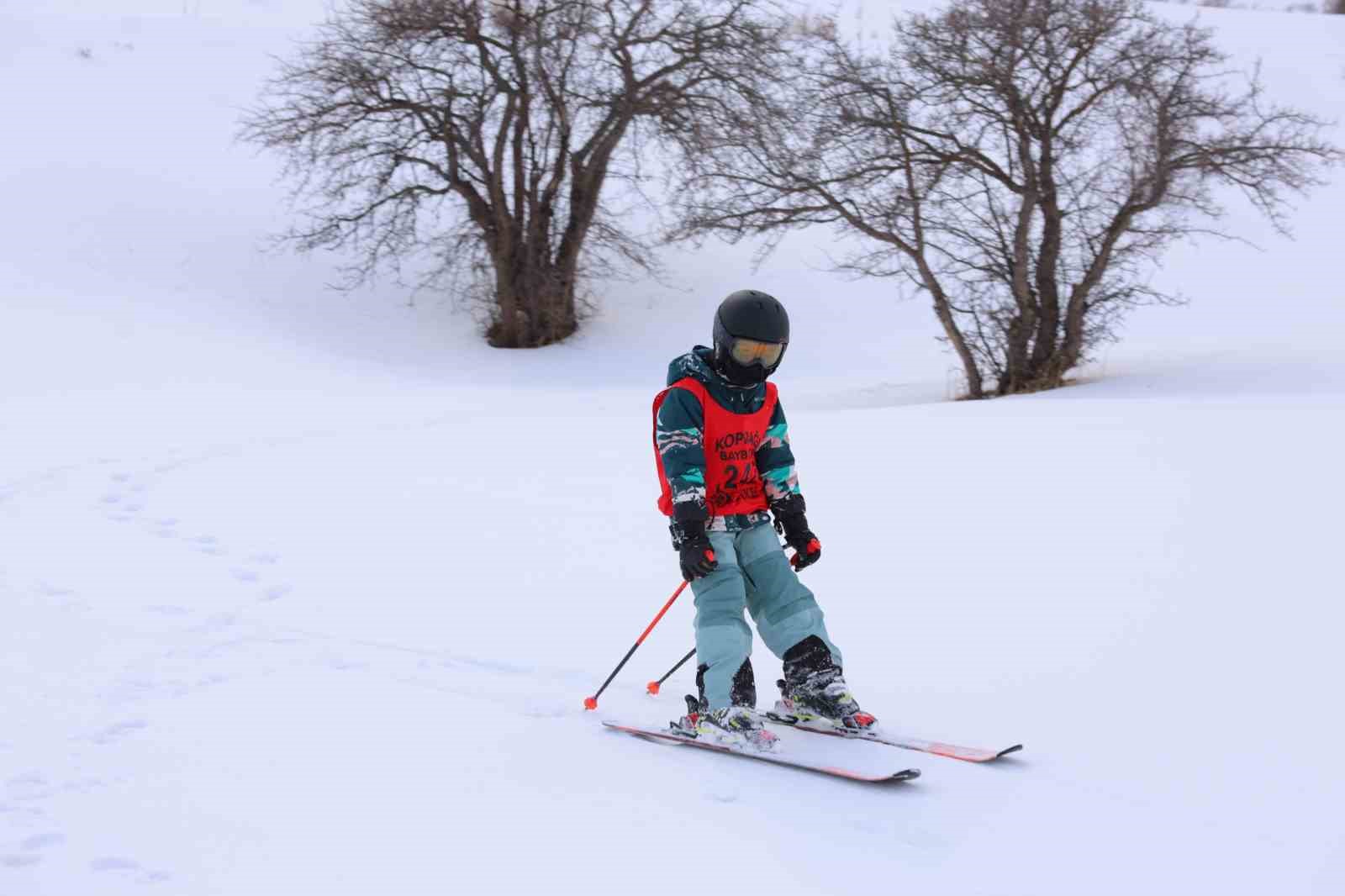 Bayburt’ta kurtuluş kutlamaları kayak kupası ile taçlandı
