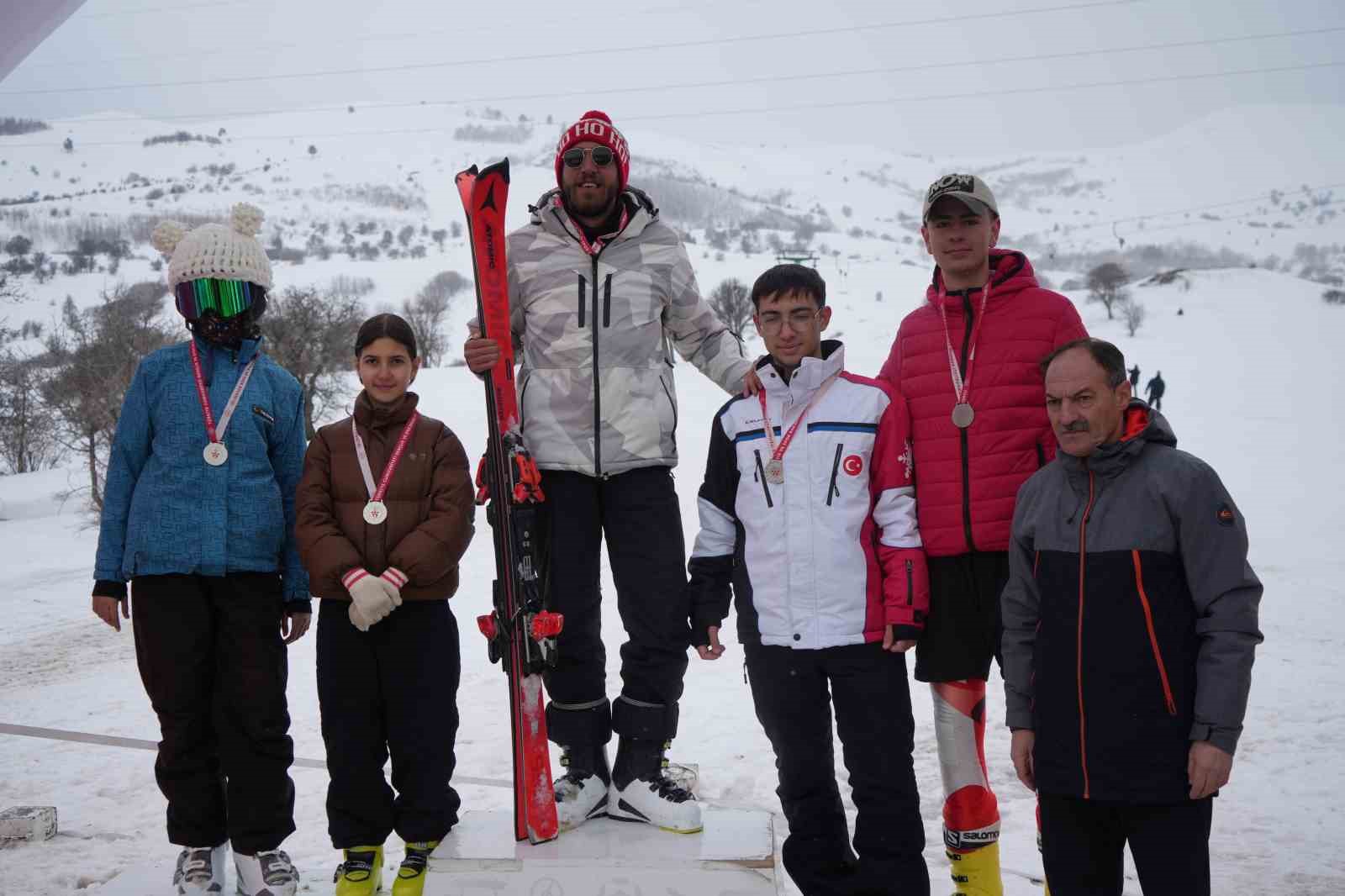 Bayburt’ta kurtuluş kutlamaları kayak kupası ile taçlandı
