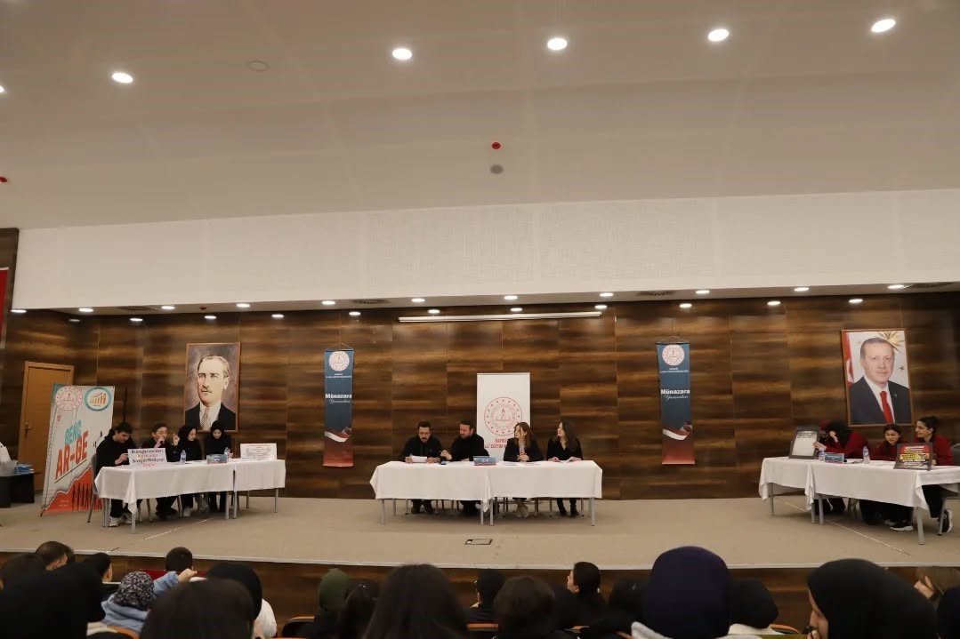 Bayburt’ta liseler arası "sosyal medya" münazarası
