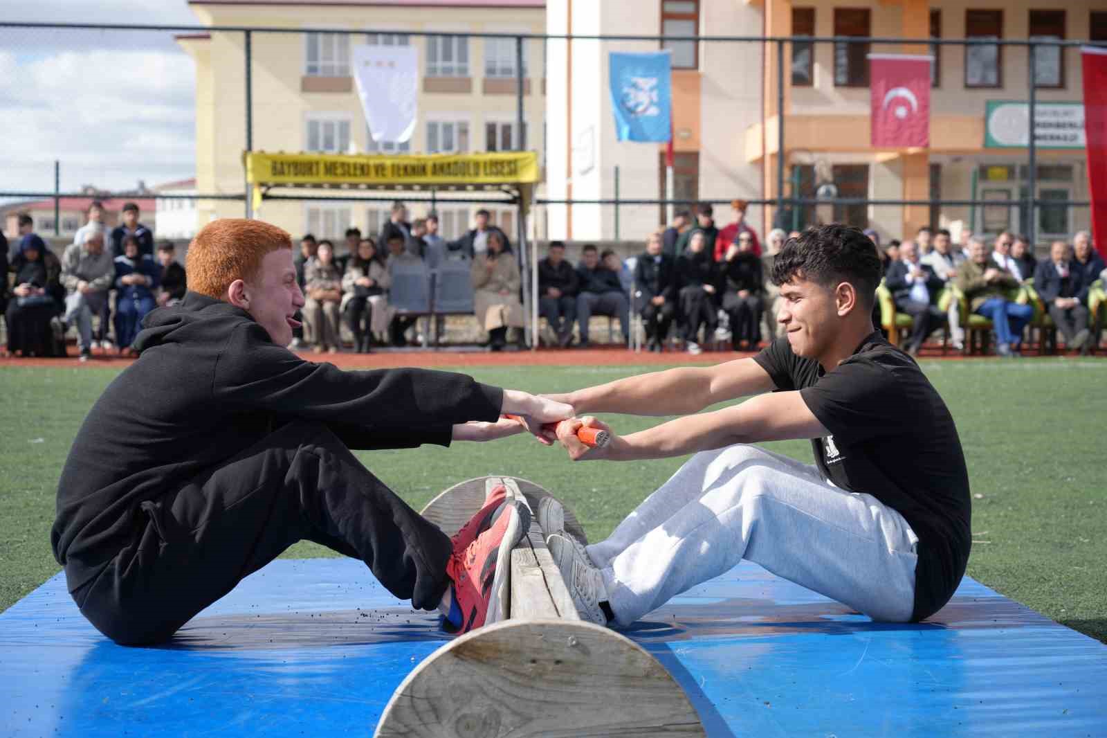 Bayburt’ta Nevruz coşkusu: Bayram ateşi yakıldı, örste demir dövüldü
