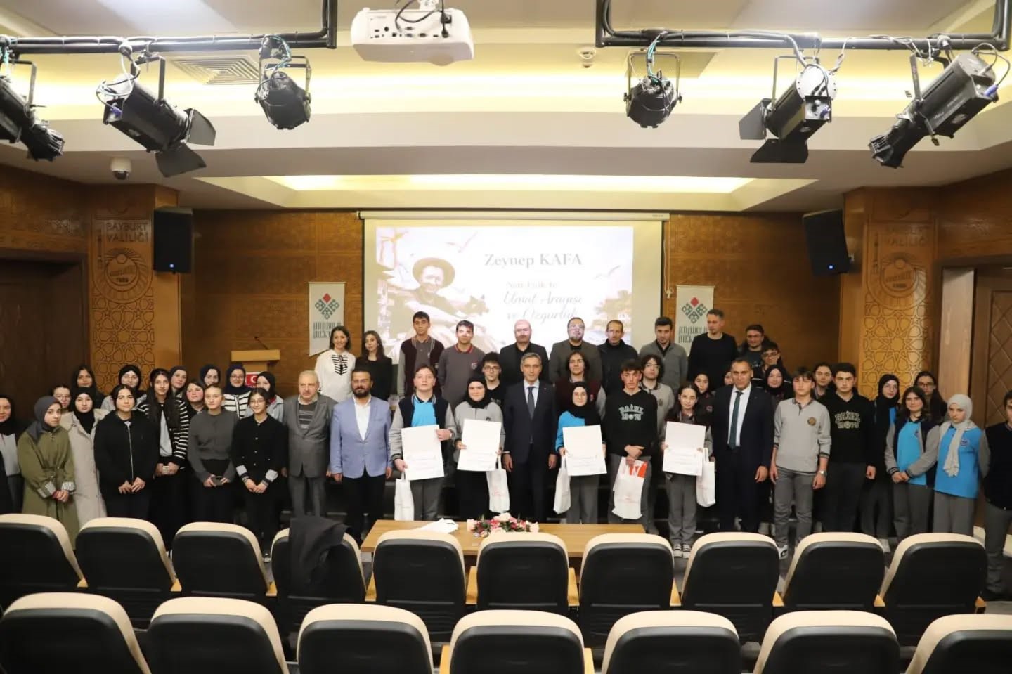 Bayburt’ta öğrenciler Sait Faik Abasıyanık’ı panelde anlattı
