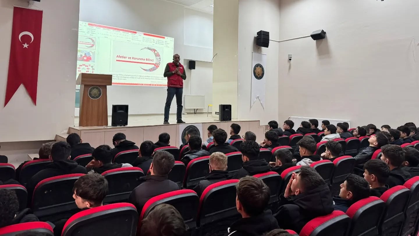 Bayburt’ta öğrencilere afet ve korunma bilinci anlatıldı
