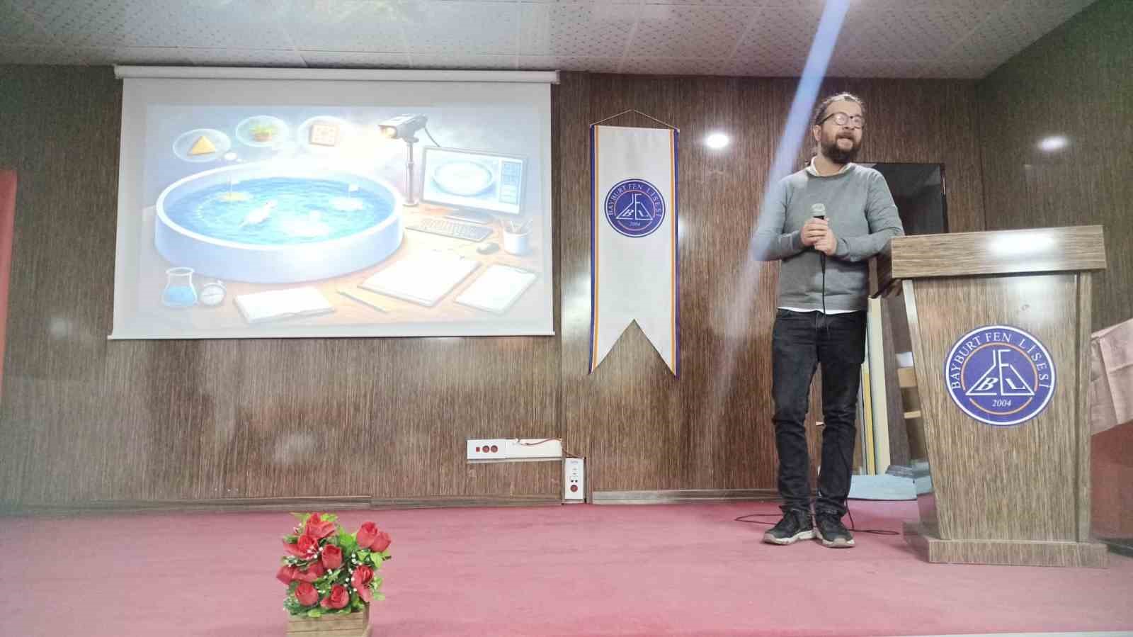 Bayburt’ta öğrencilere bilinçsiz takviye kullanımının riskleri anlatıldı
