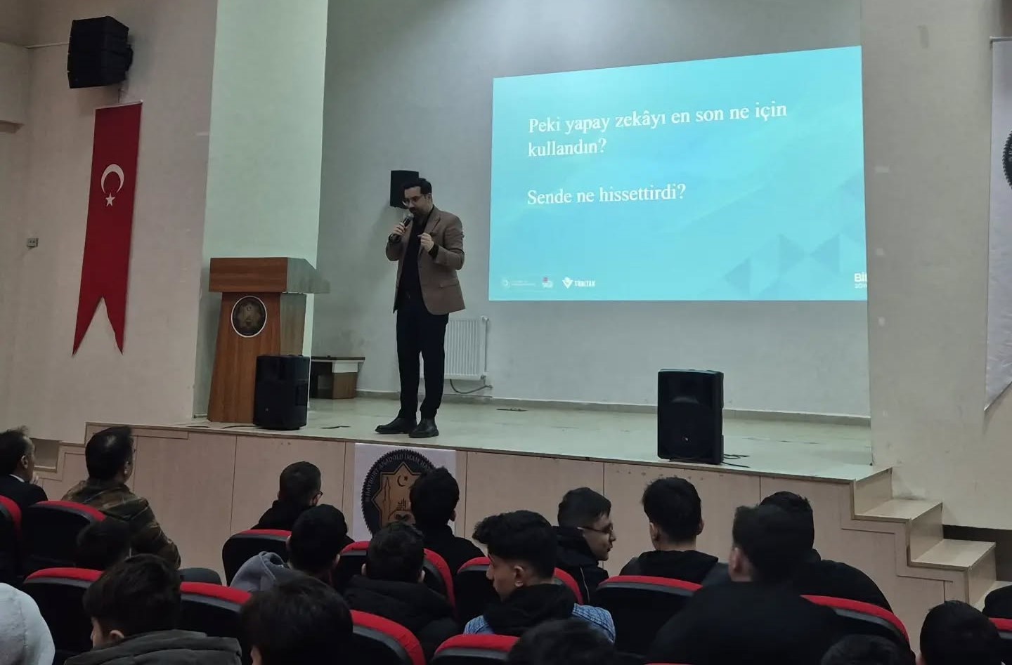 Bayburt’ta öğrencilere yapay zekâ eğitimi verildi
