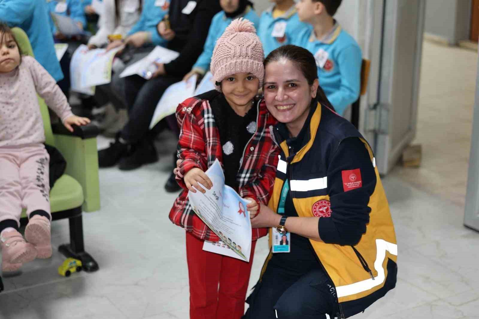 Bayburt’ta öğrencilere yönelik sağlık eğitimi sürüyor

