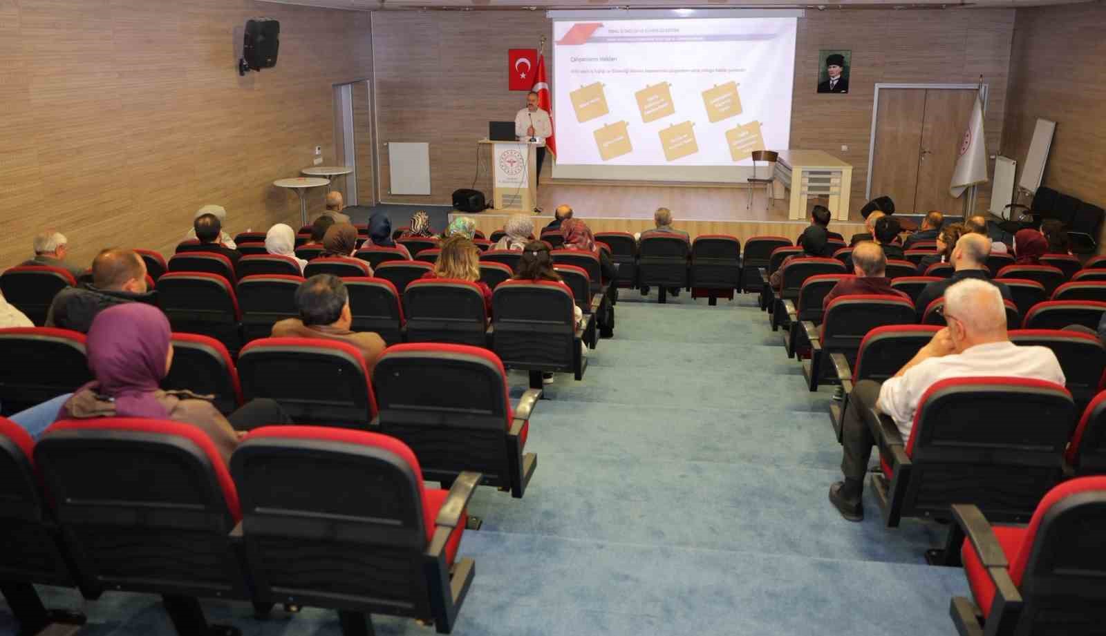 Bayburt’ta sağlık personeline iş sağlığı ve güvenliği eğitimi verildi
