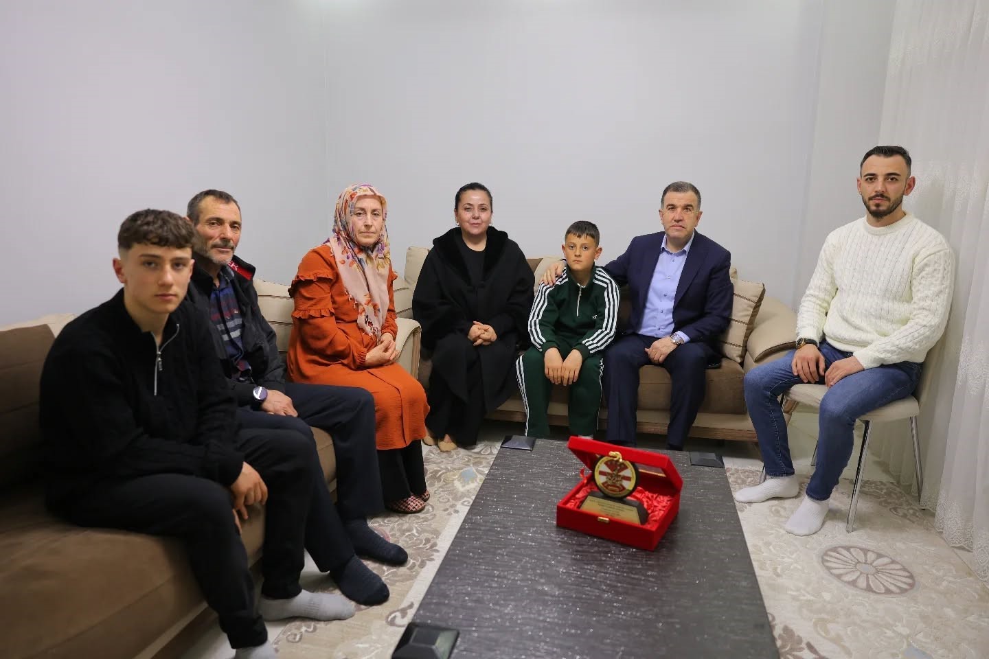 Bayburt’ta şehit ve gazi ailelerine bayram ziyareti
