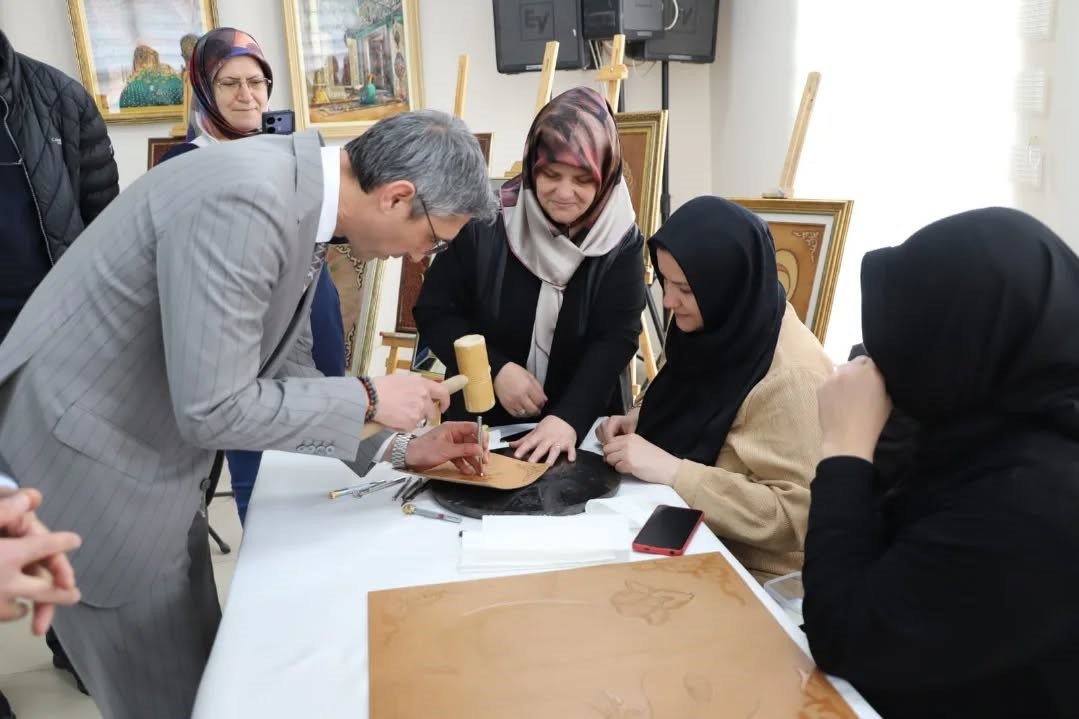 Bayburt’ta ’Sevginin Diliyle Değerlerimiz’ sergisi açıldı
