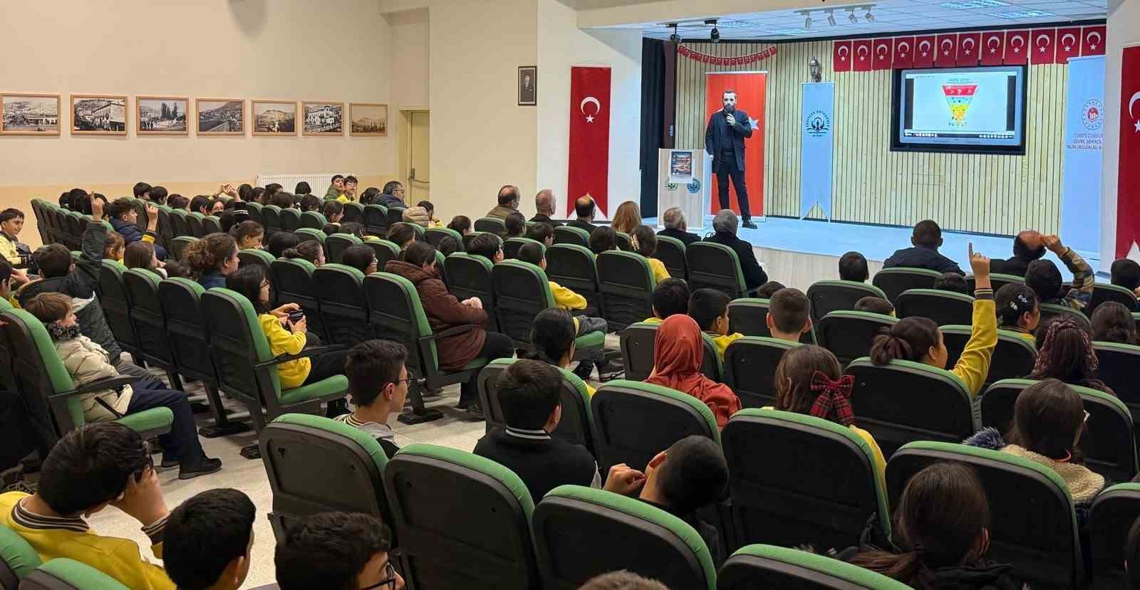 Bayburt’ta sıfır atık için öğrenci ve velilere eğitim verildi

