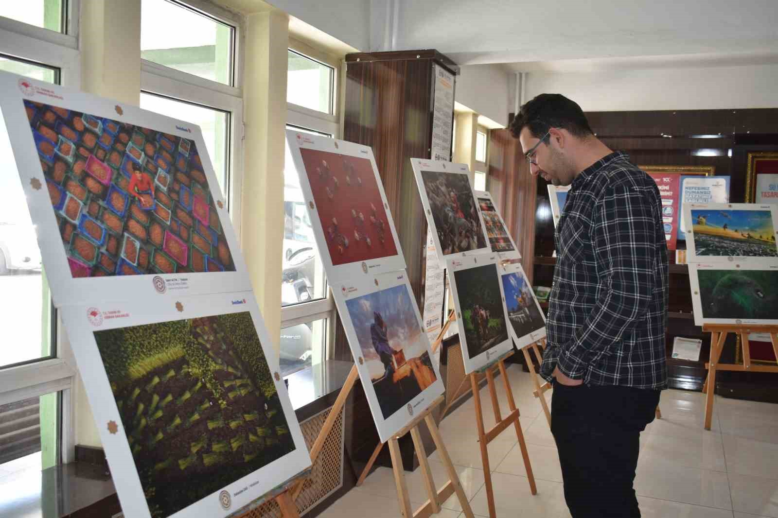 Bayburt’ta tarım, orman ve insan  temalı fotoğraf sergisi açıldı
