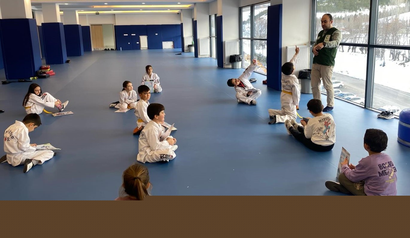 Bayburt’ta tekvando öğrencilerine teknoloji bağımlılığı eğitimi verildi
