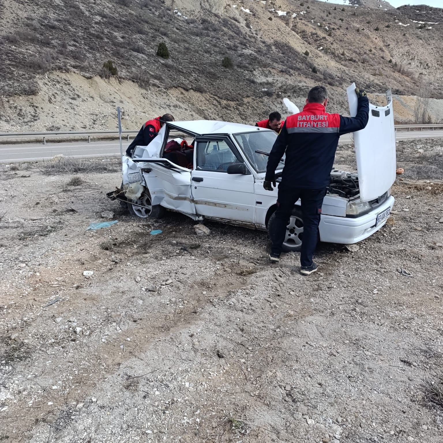 Bayburt’ta tır otomobile çarptı: 3 yaralı
