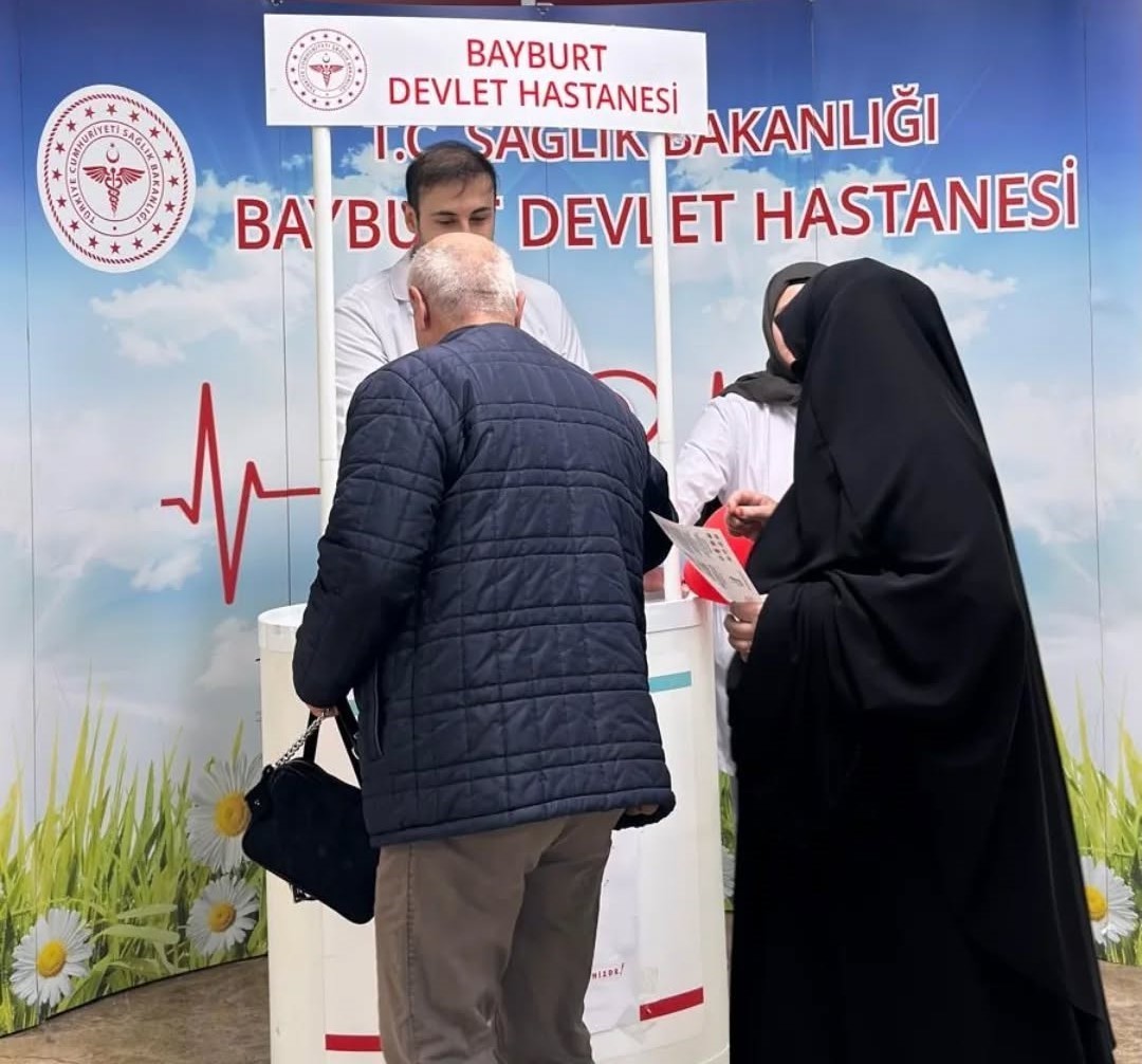 Bayburt’ta vatandaşlara kalp sağlığı bilgilendirmesi yapıldı
