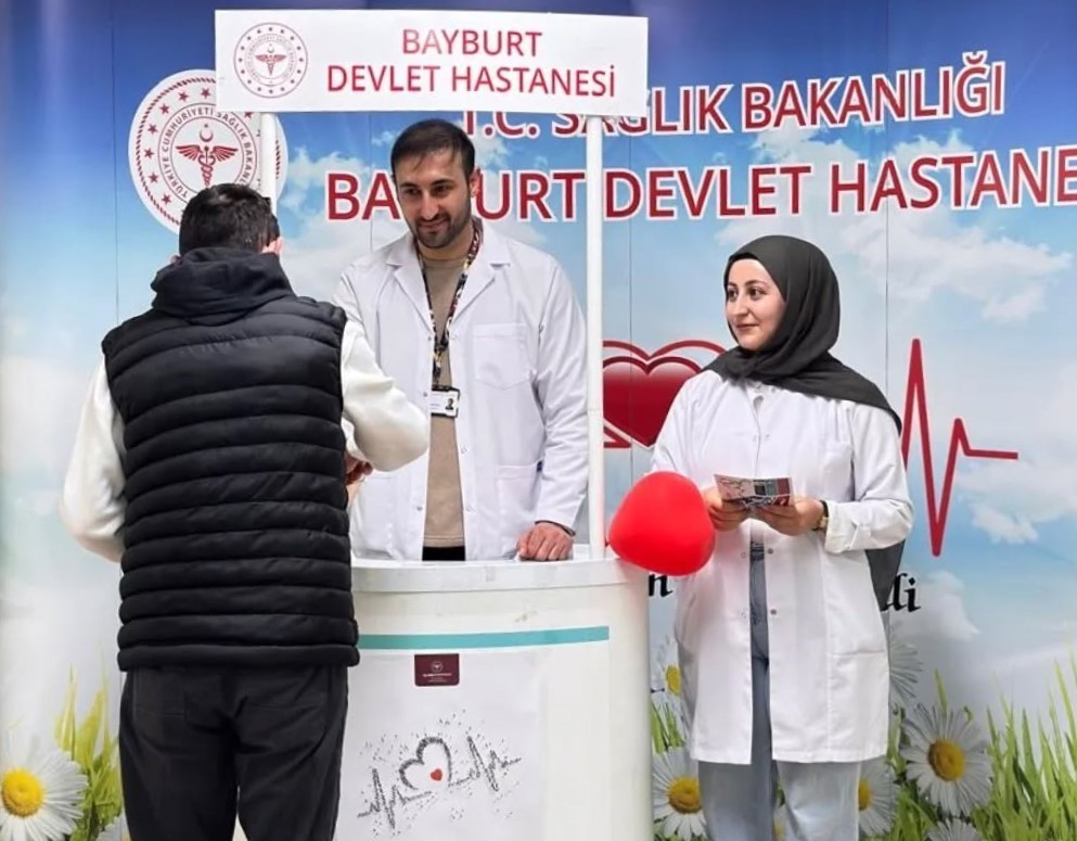 Bayburt’ta vatandaşlara kalp sağlığı bilgilendirmesi yapıldı
