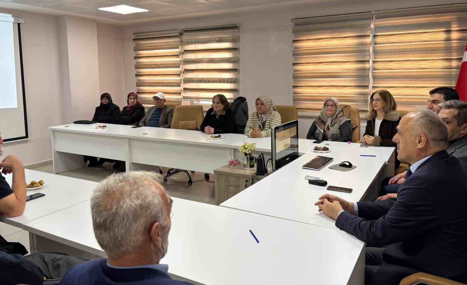 Bayburt’ta yaşlılara dijital okuryazarlık eğitimi verildi
