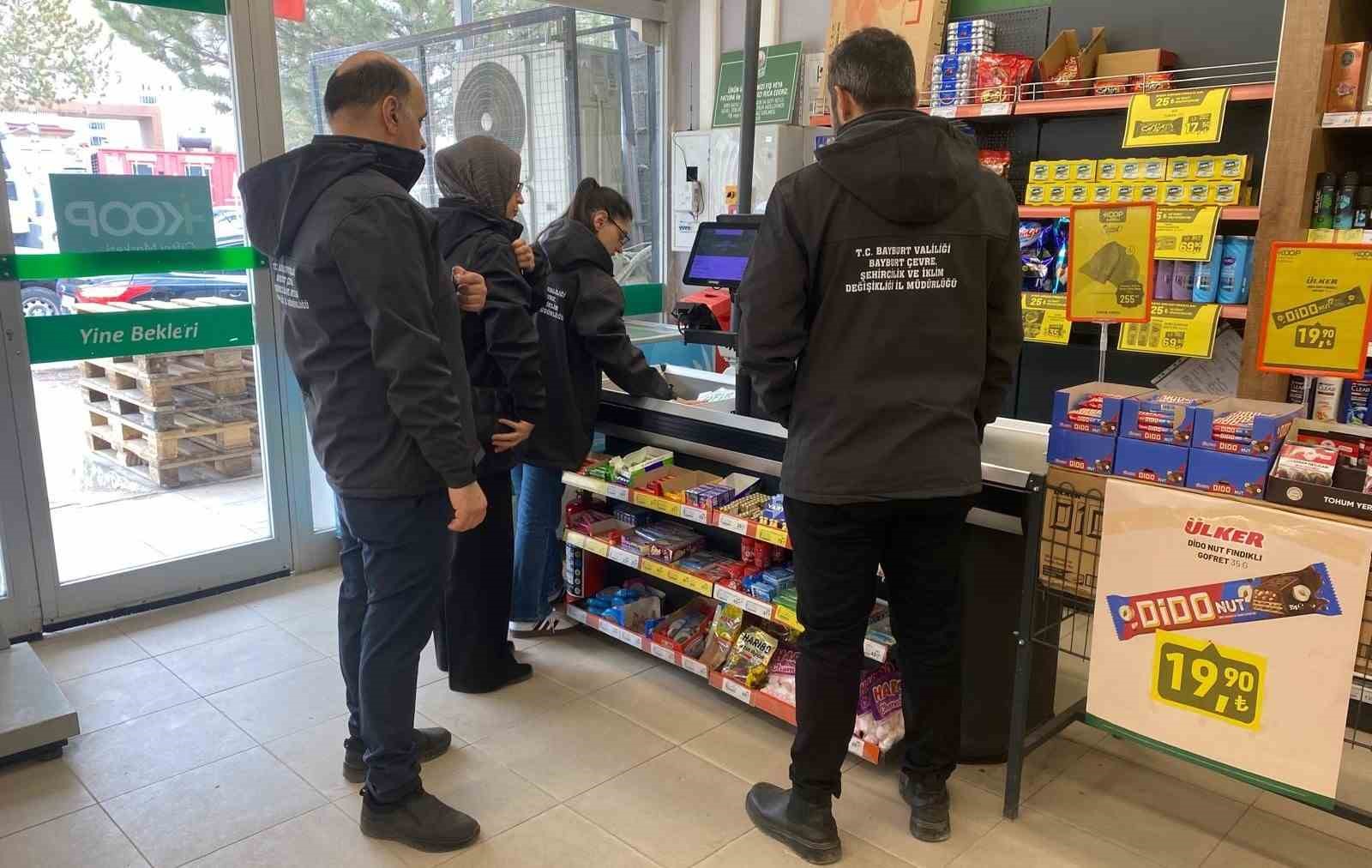 Bayburt’taki marketlerde sıfır atık ve poşet denetimi yapıldı
