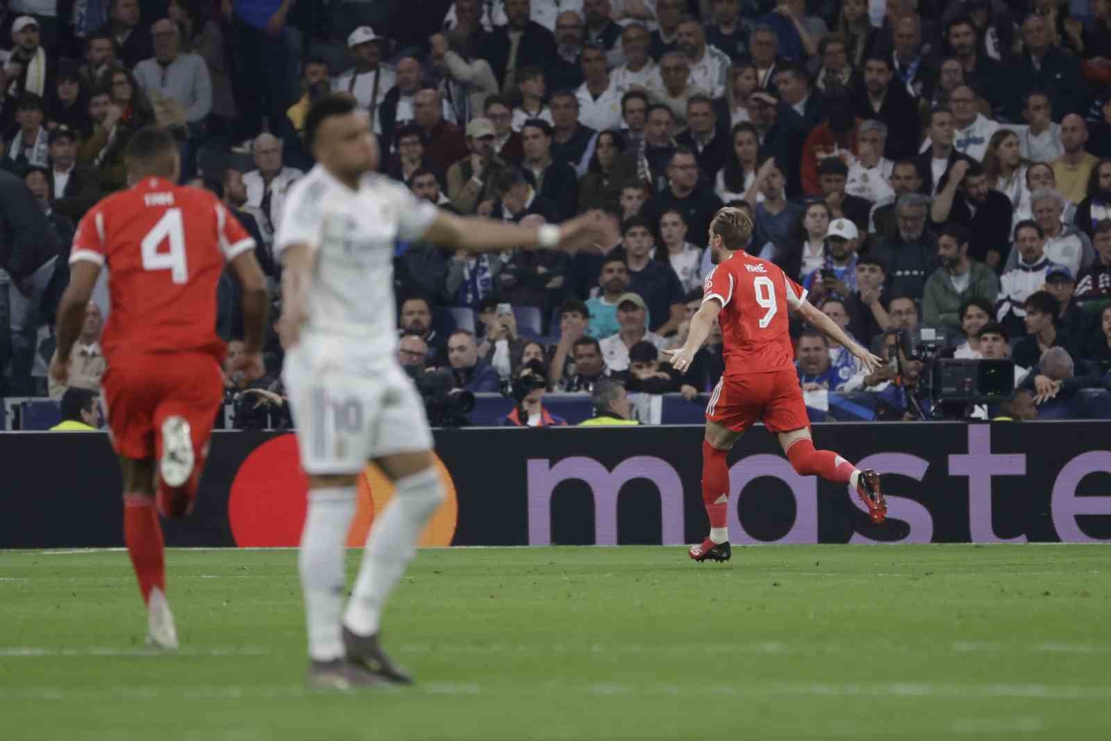 Bayern Münih ve Arsenal avantajı kaptı
