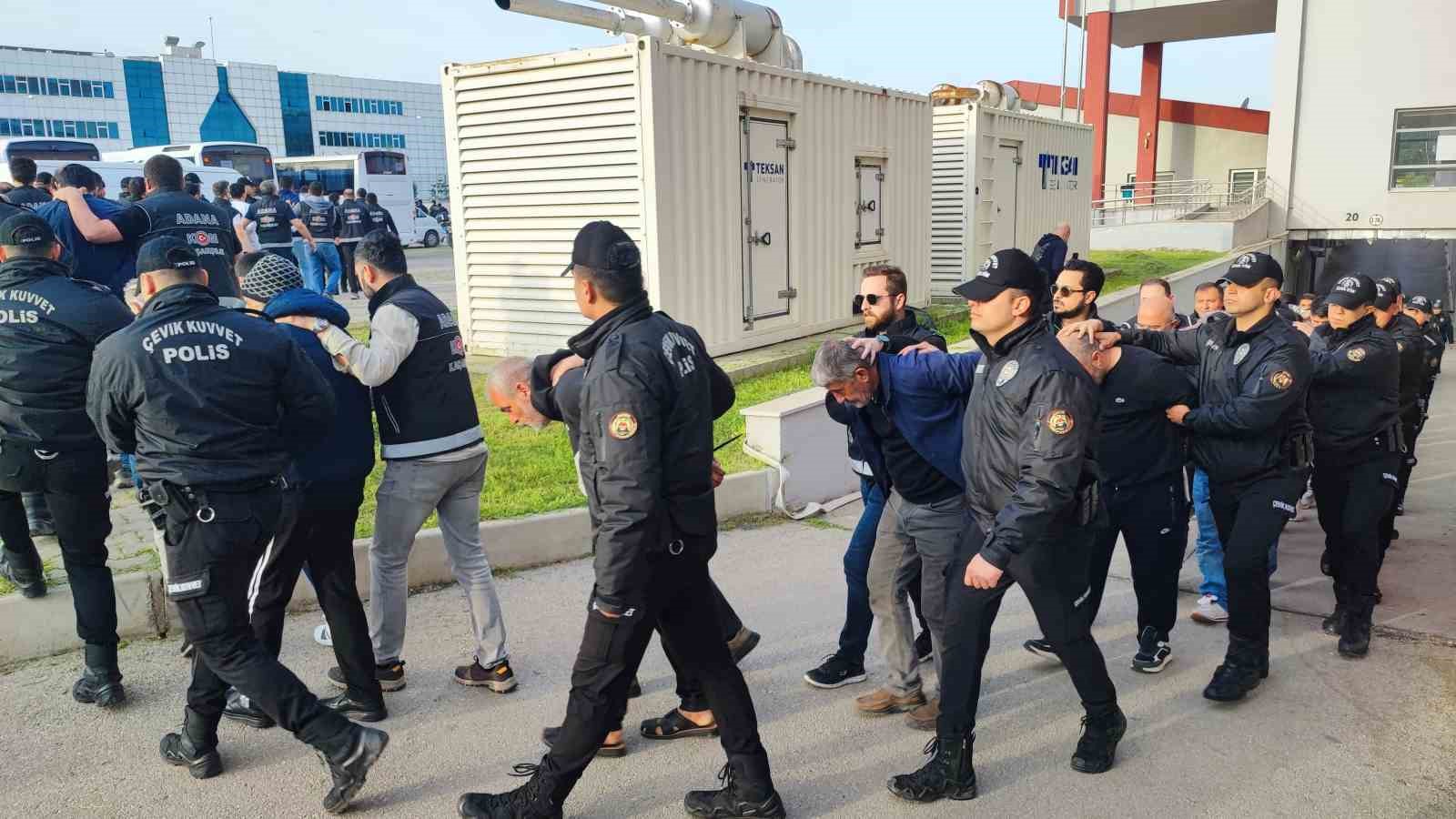 Bayğaralar suç örgütüne yönelik operasyonda gözaltına alınan 287 şüpheli adliyeye sevk edildi
Bayğaralar suç örgütüne yönelik operasyonda gözaltına alınan 287 şüpheli adliyeye sevk edildi