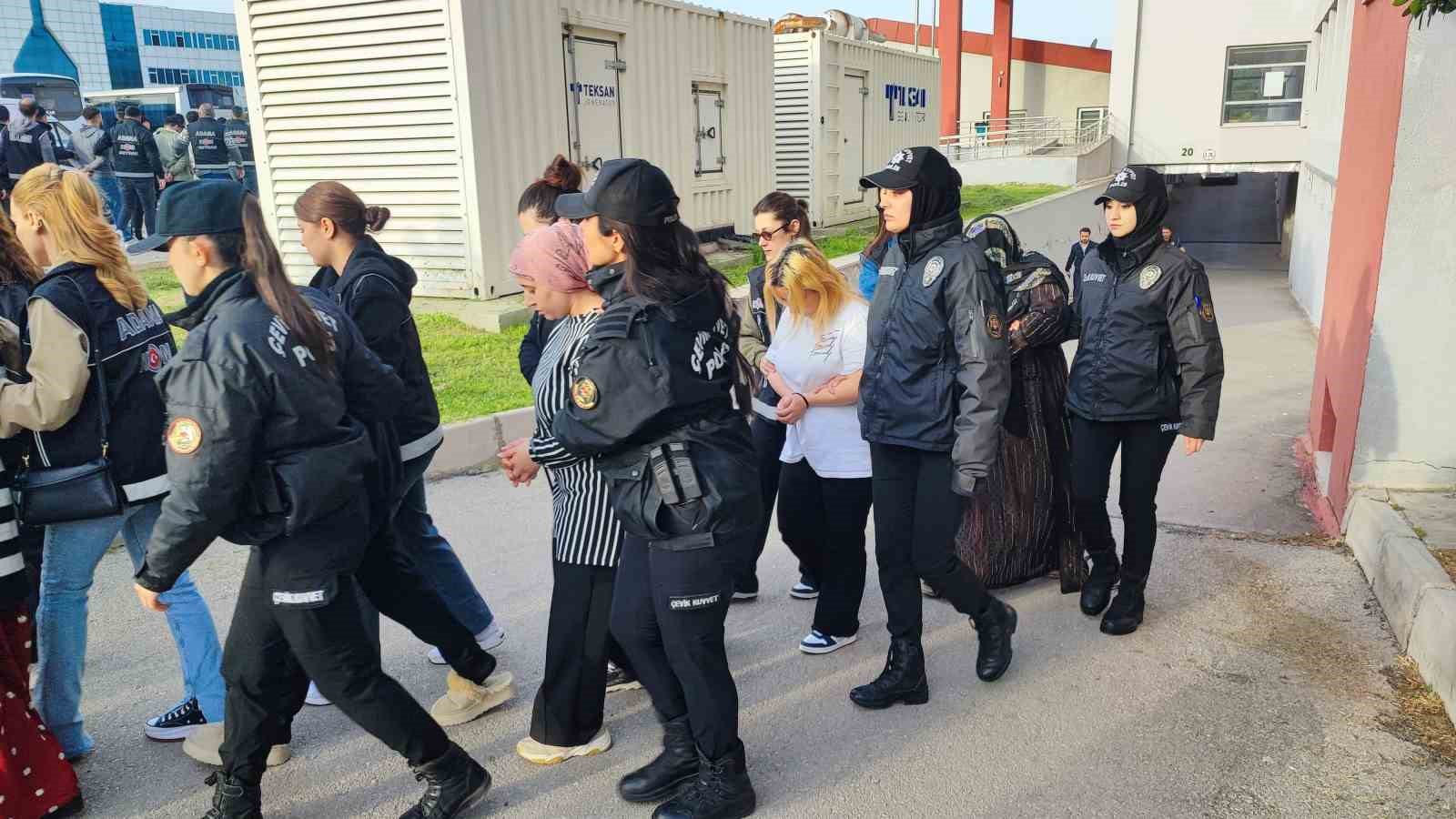 Bayğaralar suç örgütüne yönelik operasyonda gözaltına alınan 287 şüpheli adliyeye sevk edildi
Bayğaralar suç örgütüne yönelik operasyonda gözaltına alınan 287 şüpheli adliyeye sevk edildi