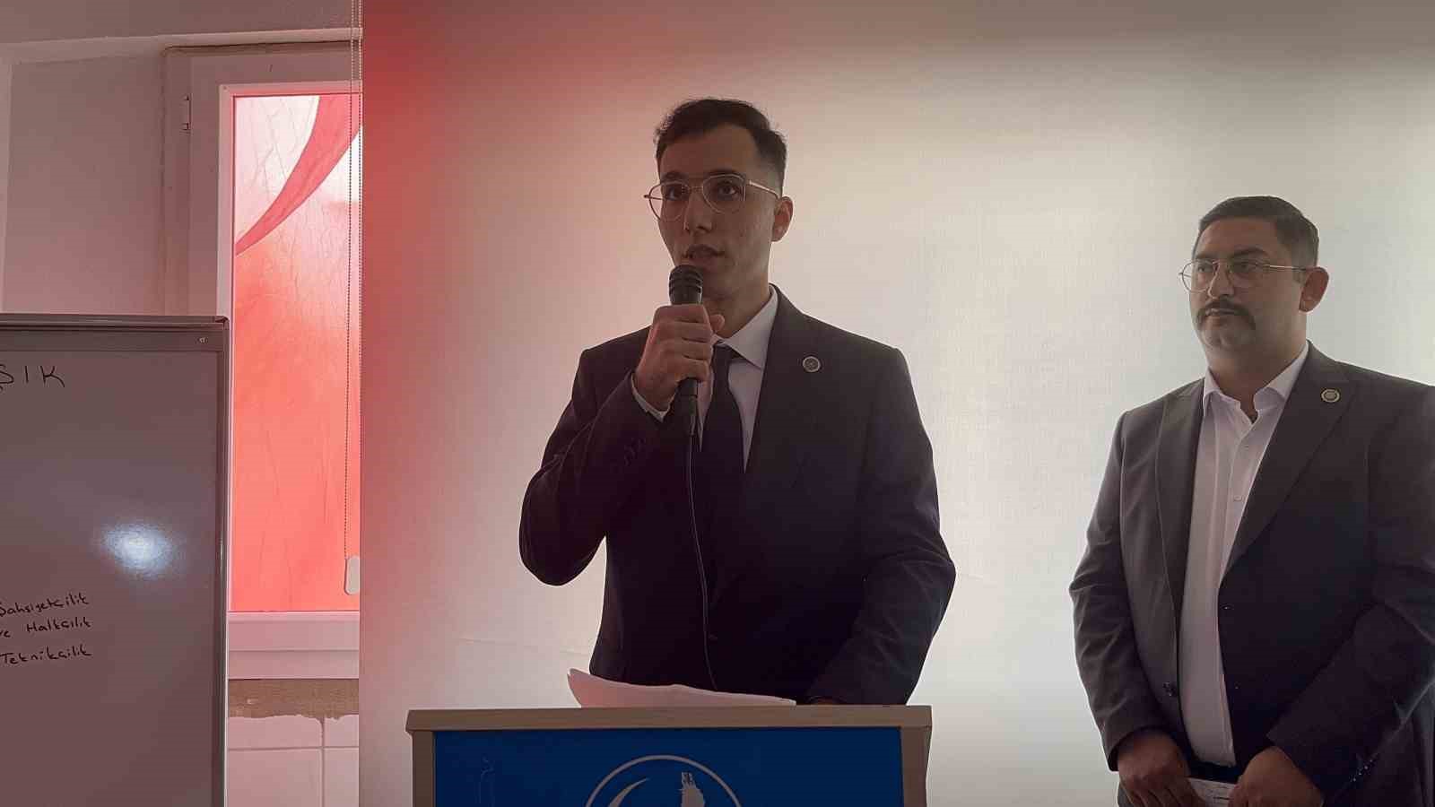 Bayındır Ülkü Ocakları, 10 yıl aradan sonra yeniden açıldı
Bayındır Ülkü Ocakları, 10 yıl aradan sonra yeniden açıldı