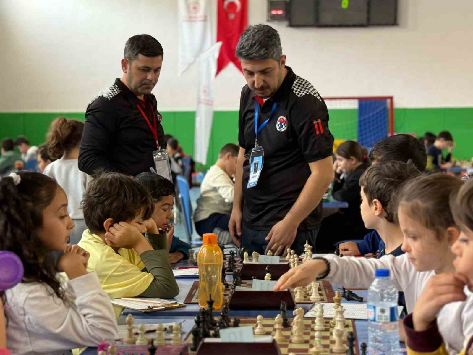 Bayındır’da 160 sporcu ile satranç heyecanı
