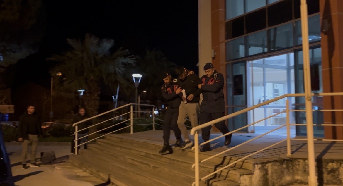 Bayındır’da 3 polisi yaralayan 4 şüpheli tutuklandı
