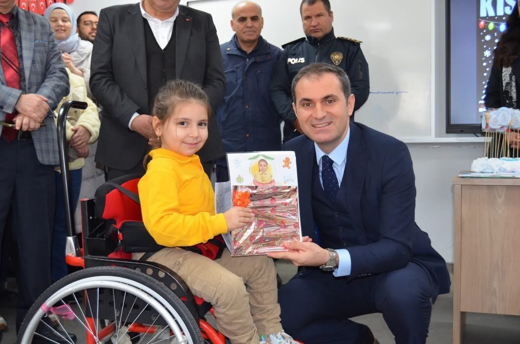 Bayındır’da 6 bin 194 öğrencinin yarıyıl tatili sevinci
