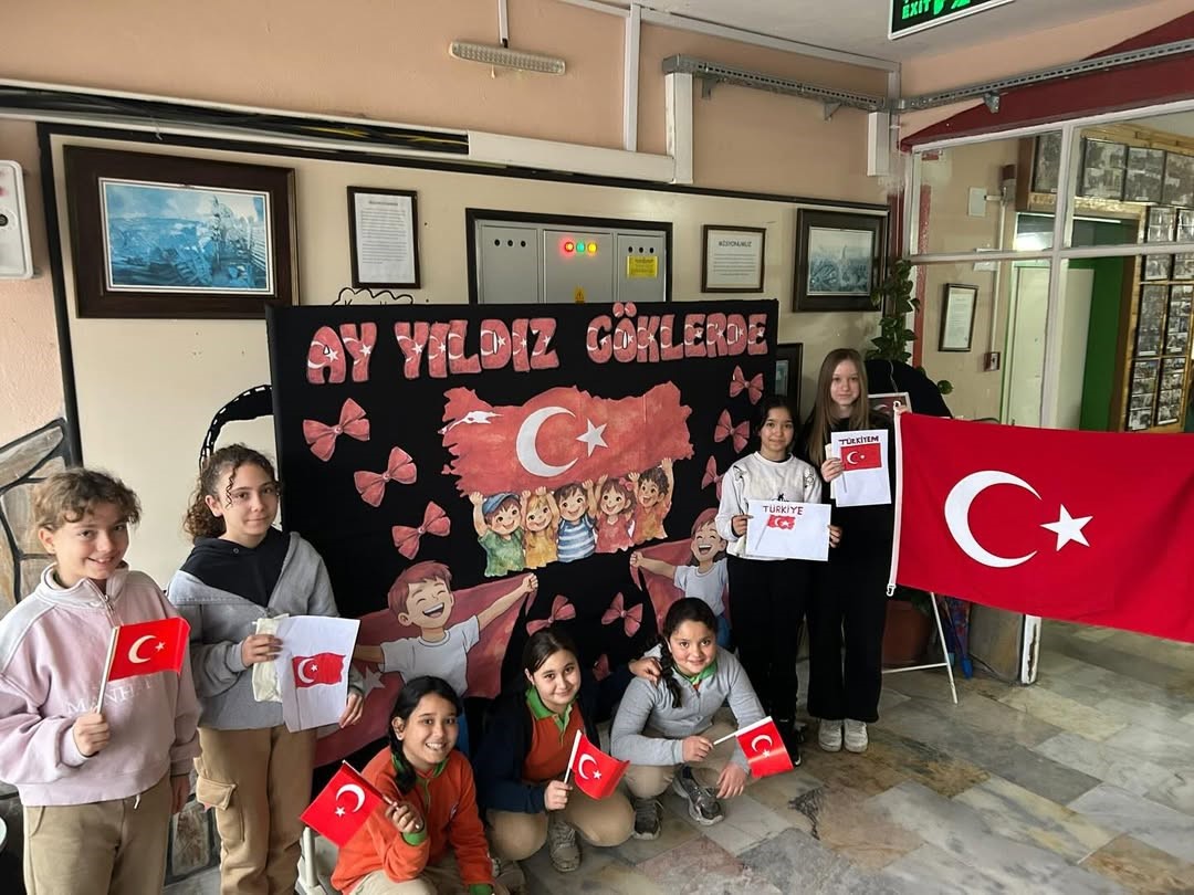 Bayındır’da okullarda 2’inci dönem "Bayrak Sevgisi" temalı etkinliklerle başladı
